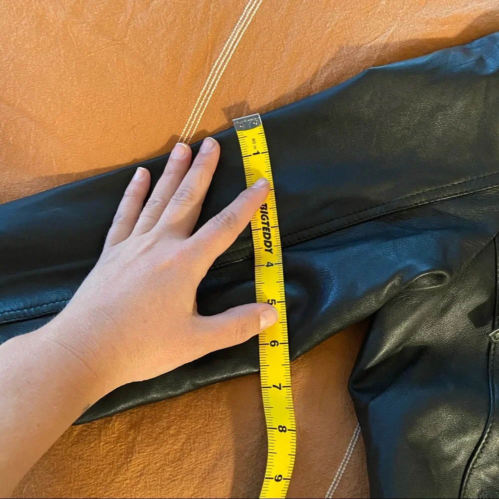 Black Leather Jacket! Like New! Size Large - Picture 10 of 10